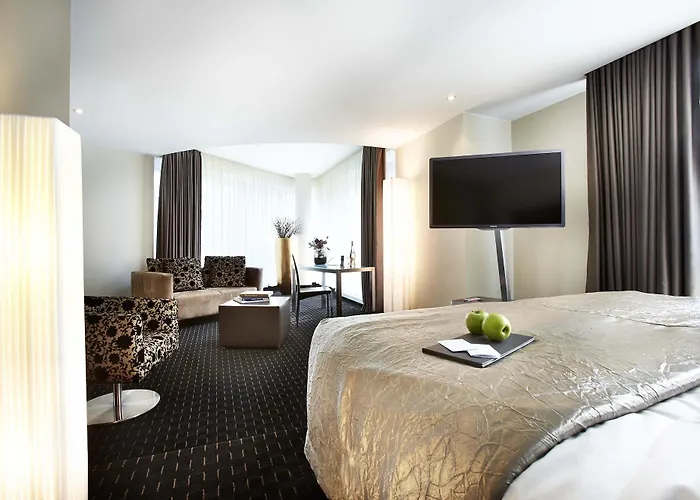 Boston Hh Hotel 4*