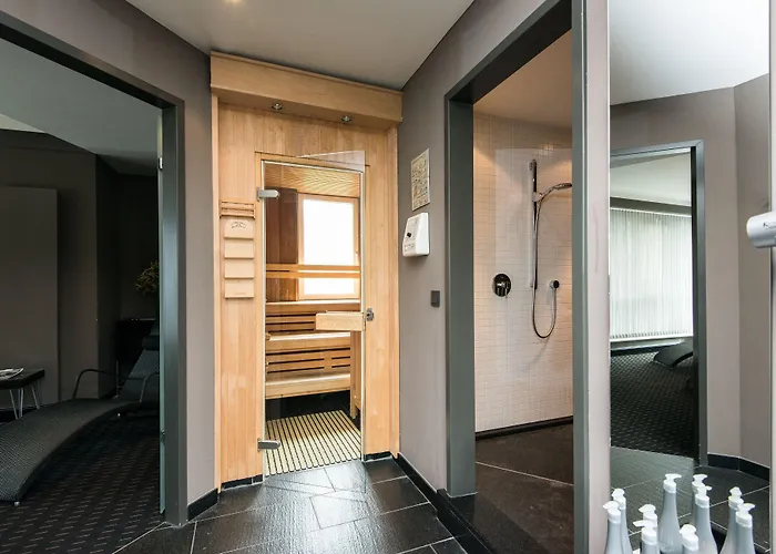 Boston Hh Hotel 4*